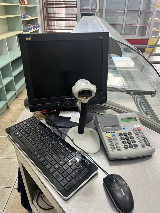 Компютри монитори търговска програма