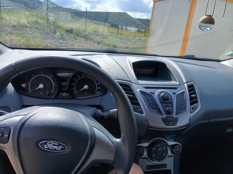 Vând Ford fiesta 1.4 an 2009