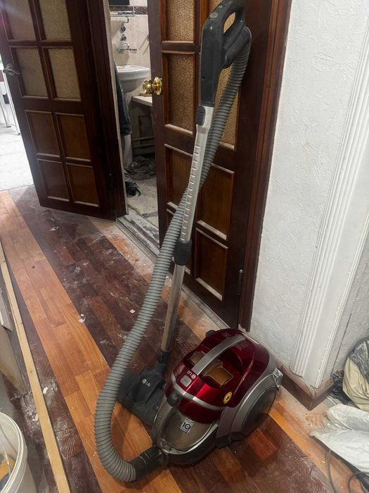 Пылесос LG VK89383HU Kompressor, б/у, хорошее состояние