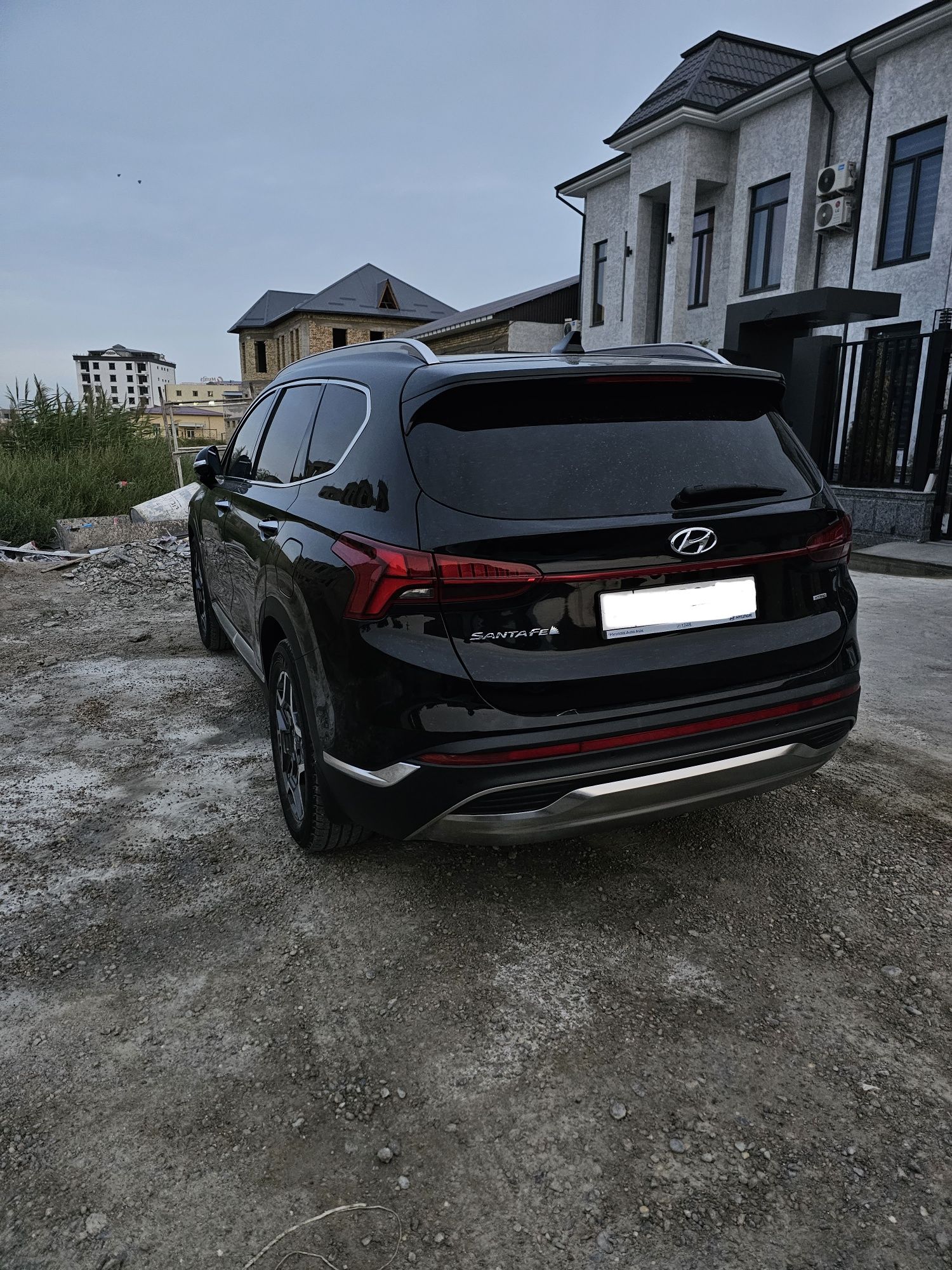 Продаётся HYUNDAI SANTA FE 2022 года. Авто в идеальном состояния.