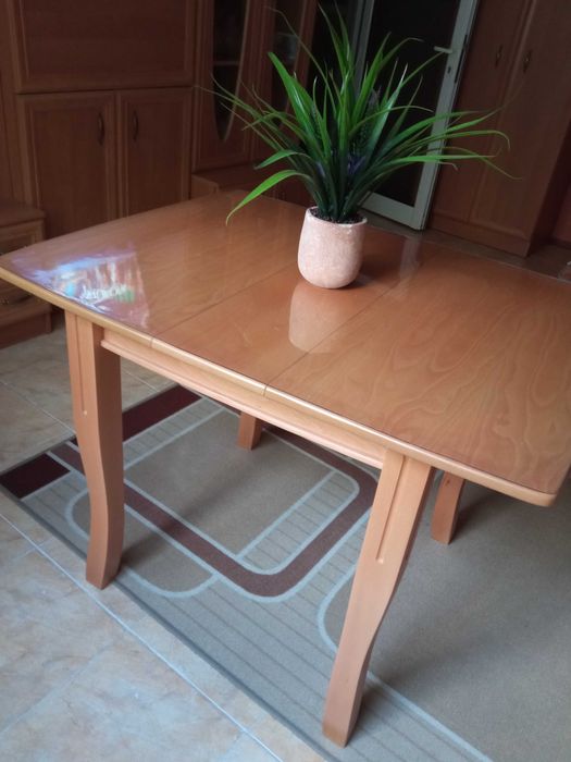 Разтегателна трапезна маса