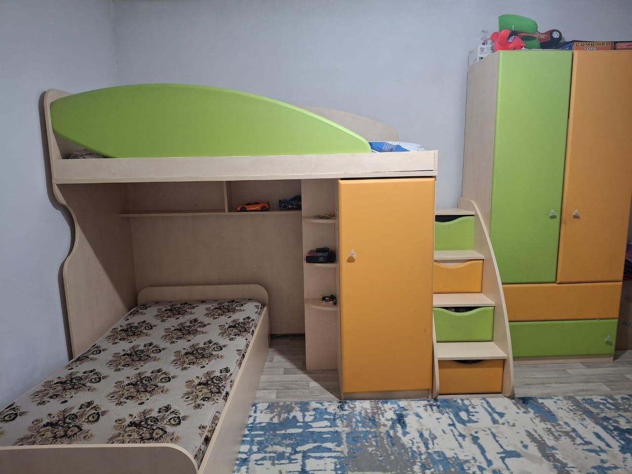 Кровать с матрасами