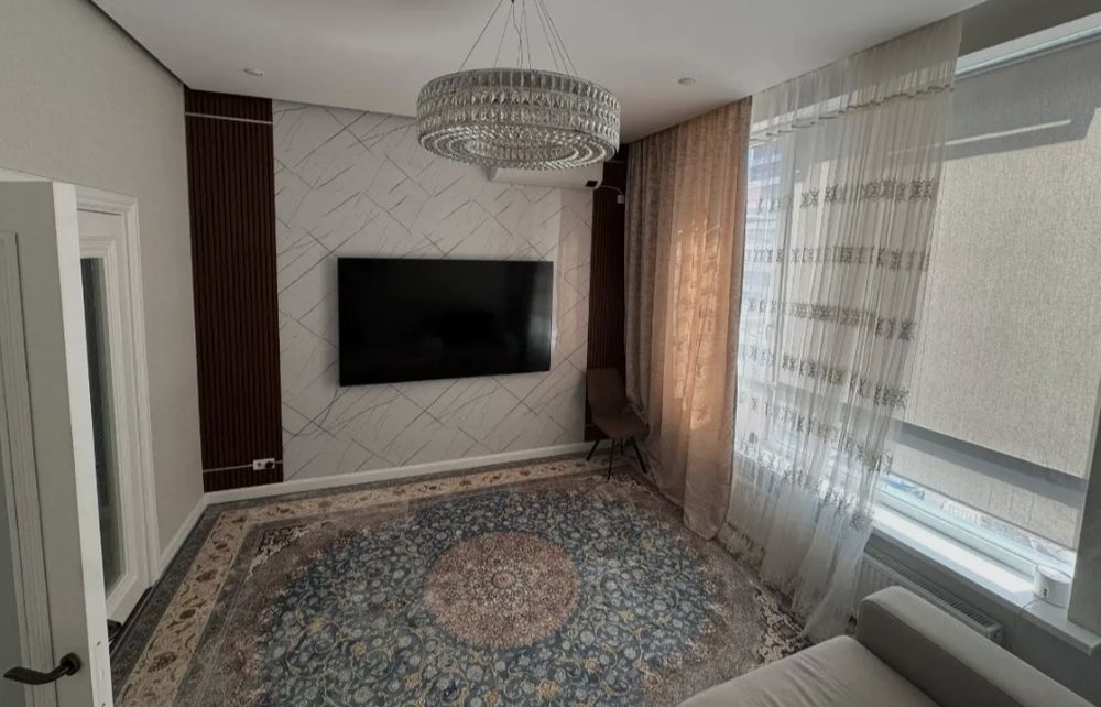 Oybek Huawei ofis orqasida 1 xonali kvartira arendaga beriladi.