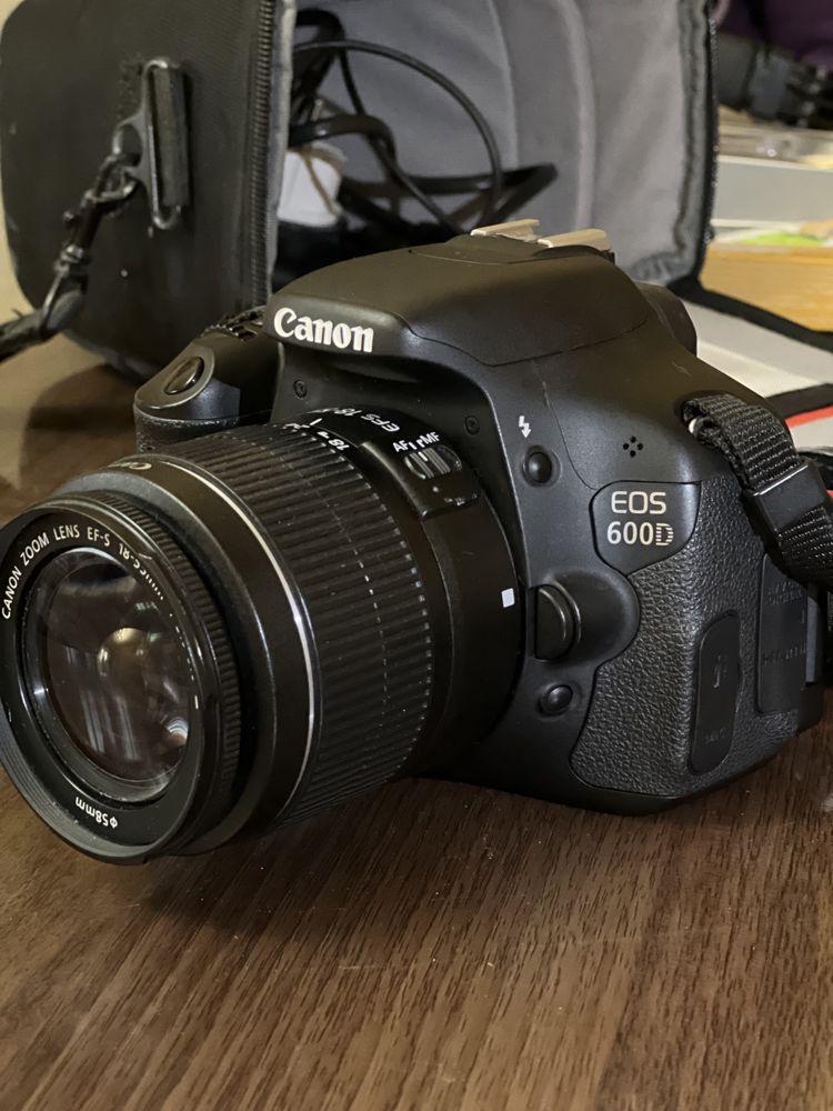 Цифровой фотоаппарат Canon EOS 600D