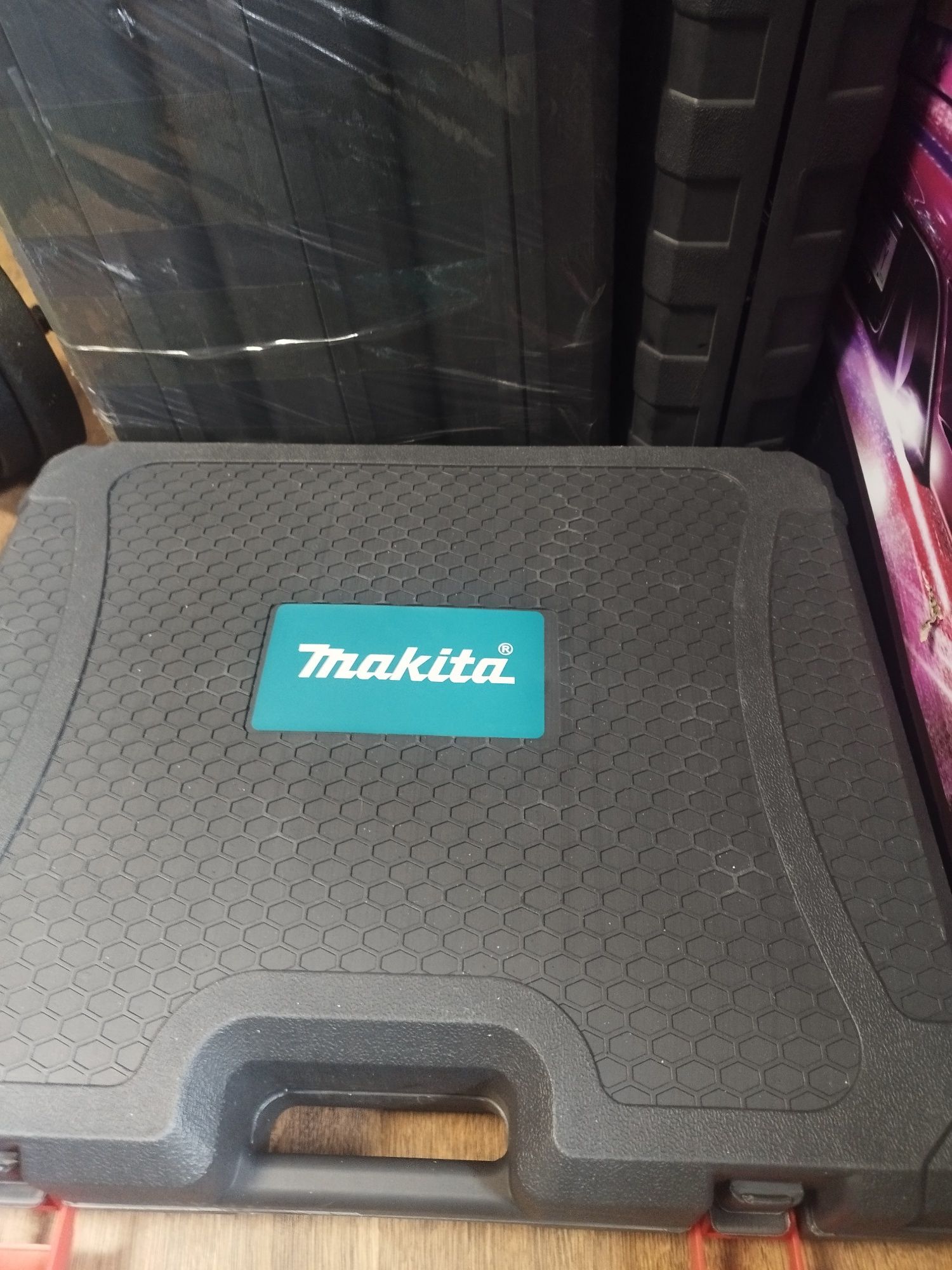 Продам новый набор 4в1 MAKITA