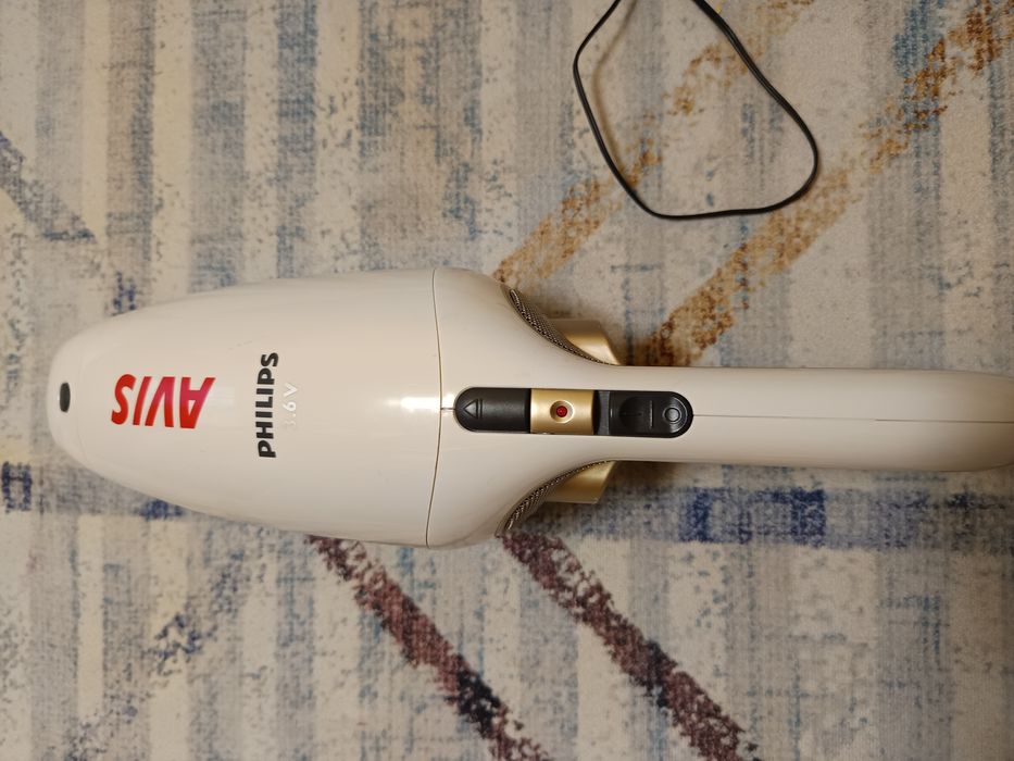 Vand aspirator de mana portabil cu baterie Philips