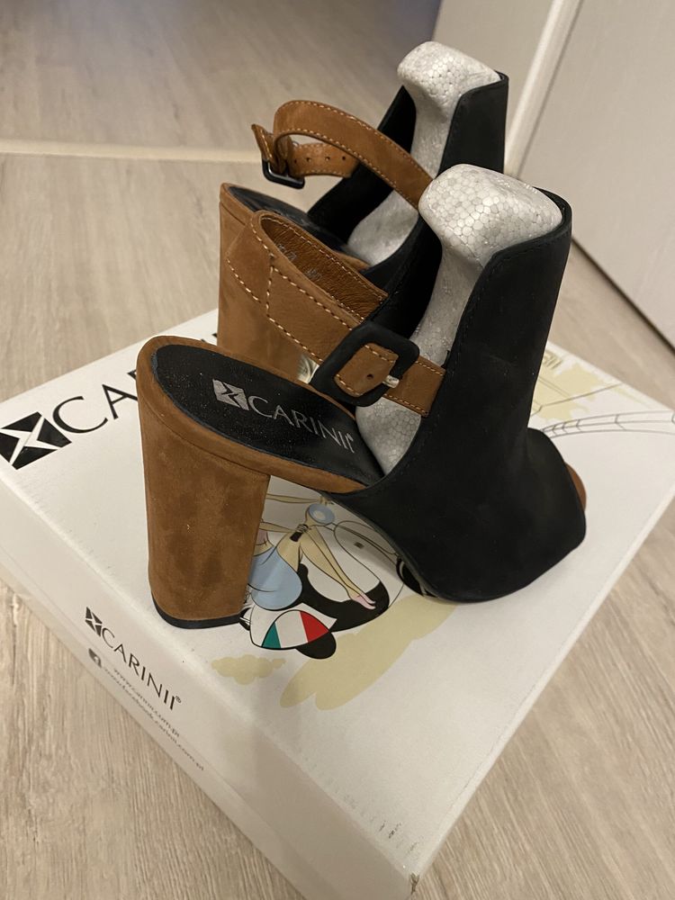 Sandale Carini toc gros , piele intoarsa . Noi cu bonul atasat .