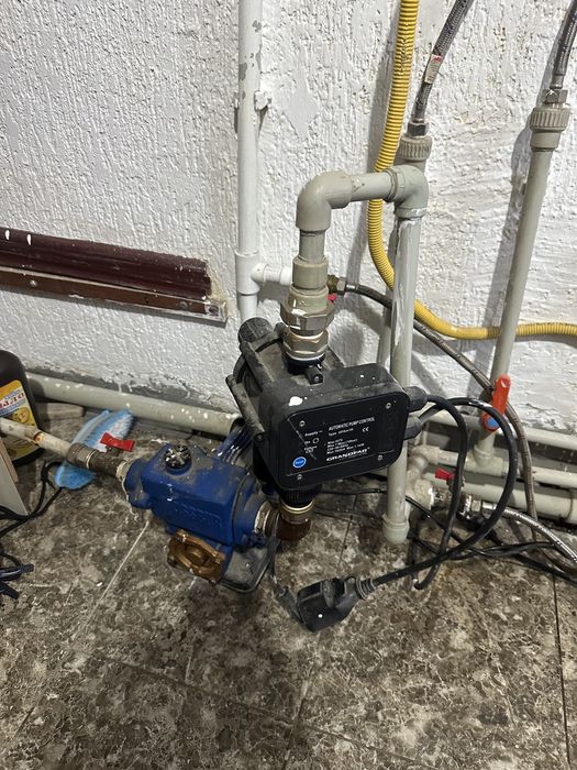 Насос с пресс контроллером