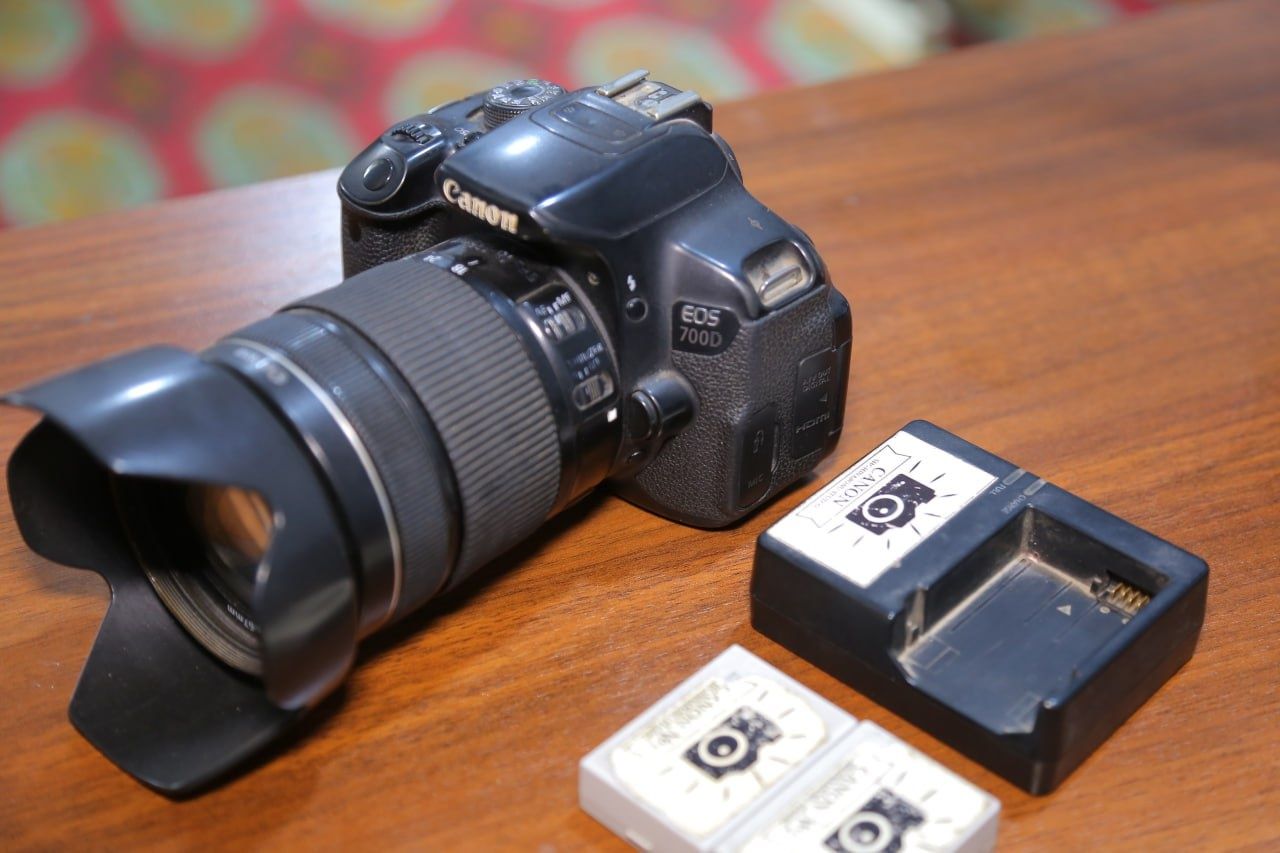 Canon 700D sotiladi