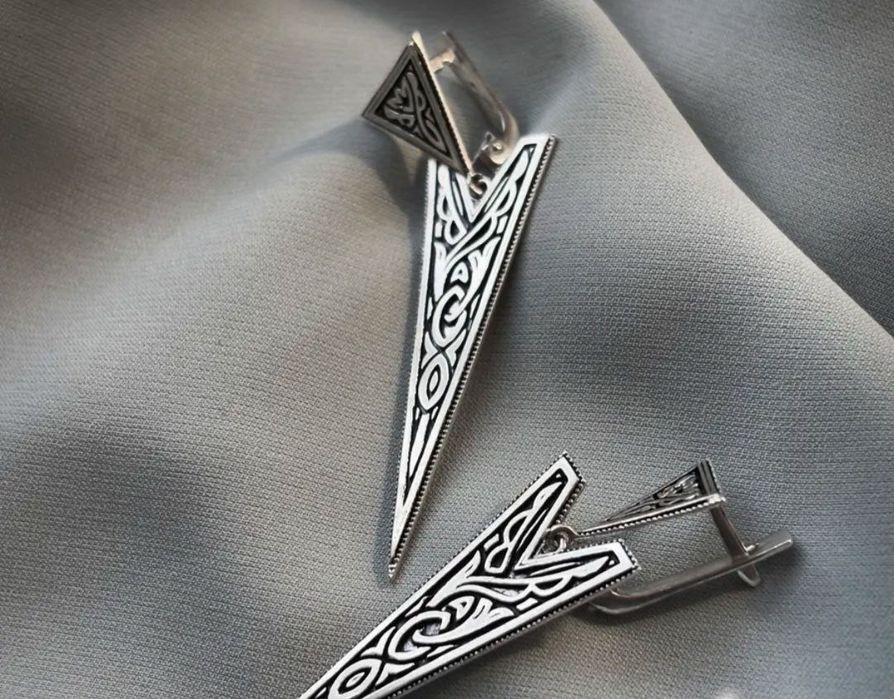 Серьги серебро крупные Серьги крупные 
Серебро 925 импорт 
Длина: 5,4