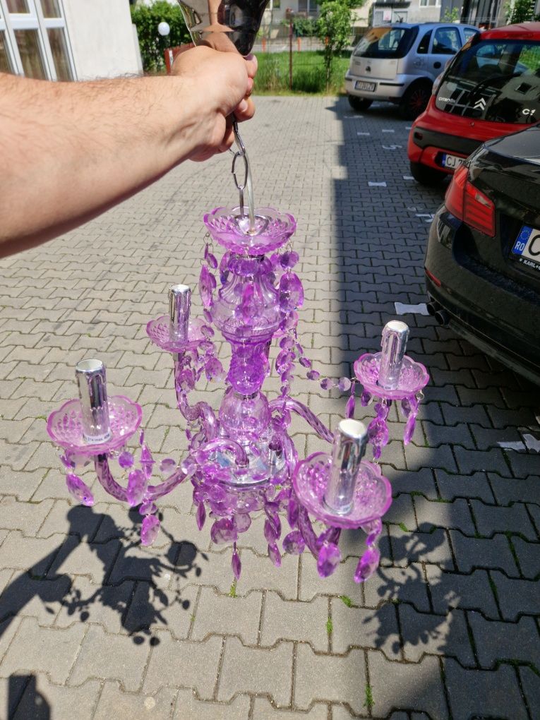 Candelabru vișiniu plastic