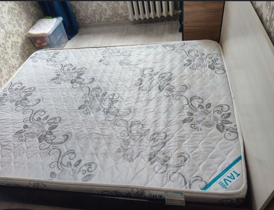 Продаю кровать с матрасом в хорошем состоянии