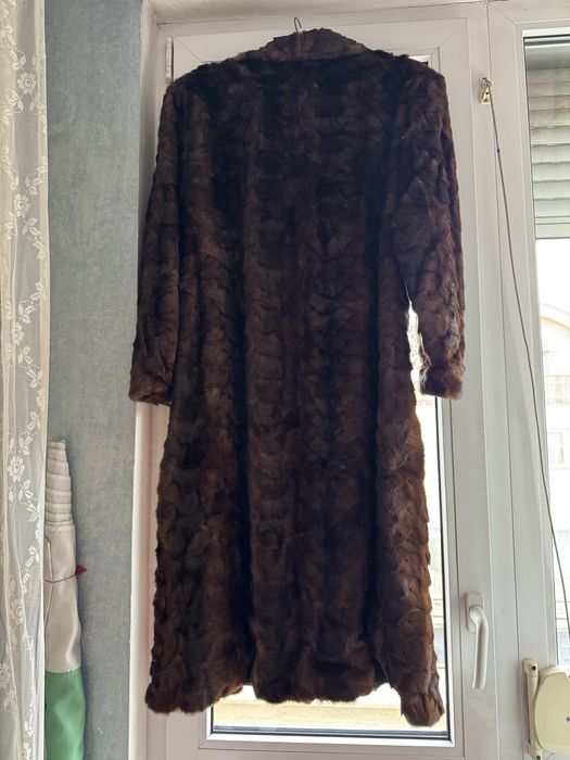 Продавам кожено палто.