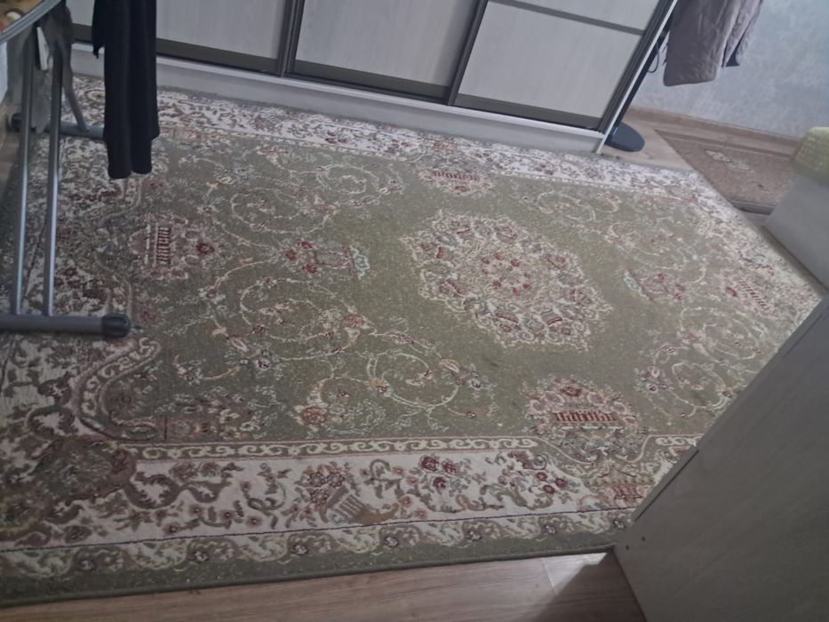 Ковёр шёлковый в хорошем состоянии