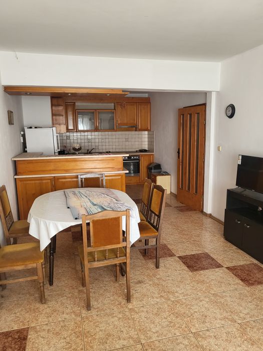 Давам под наем тристаен апартамент в кв. Чайка