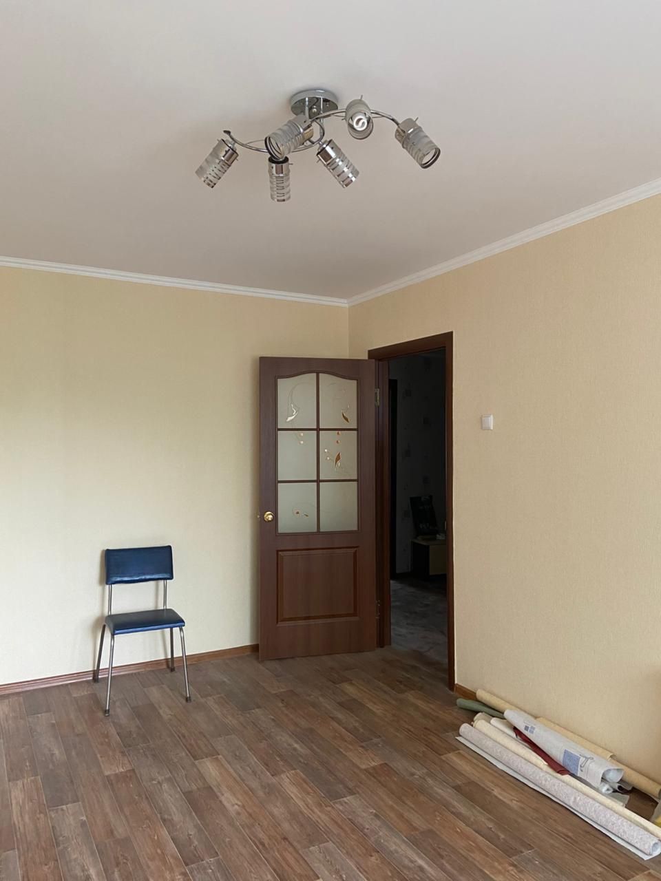Продам 3 х комн. кварт. 4 мкр, 24 дом , 1 этаж.  Цена ниже рыночной.