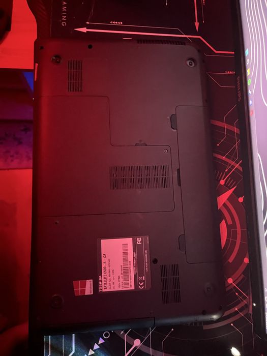 Laptop toshiba satelite 8gb ram perfect pentru office