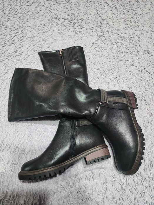 Продам новые сапоги женские