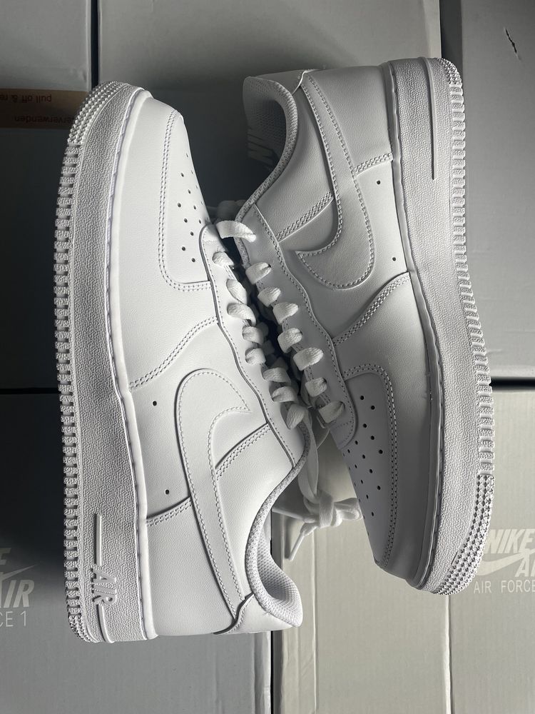 Nike Air Force 1 Triple White