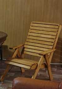 Продам кресло деревянные 2 шт.