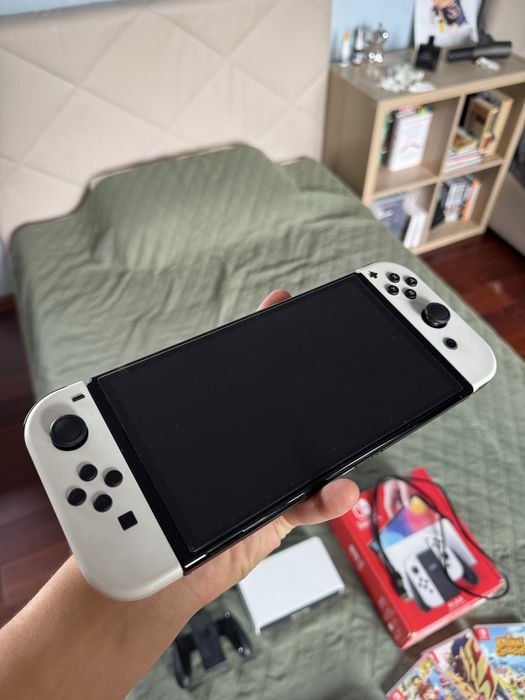 Продаю свой Nintendo Switch Oled