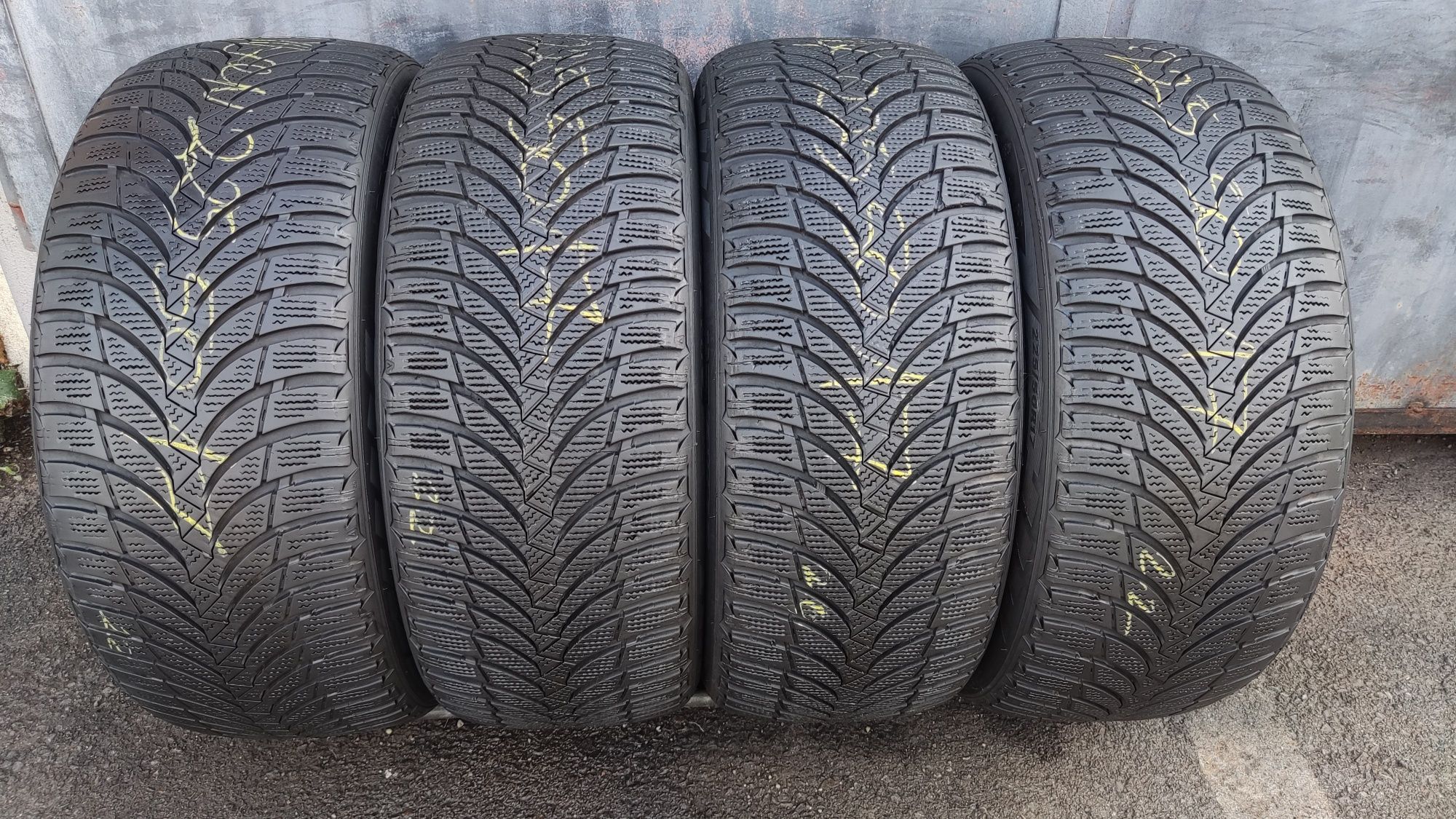 4бр. зимни гуми 225/50/17 Nexen Winguard 
dot22
8.26mm
Добро състояние