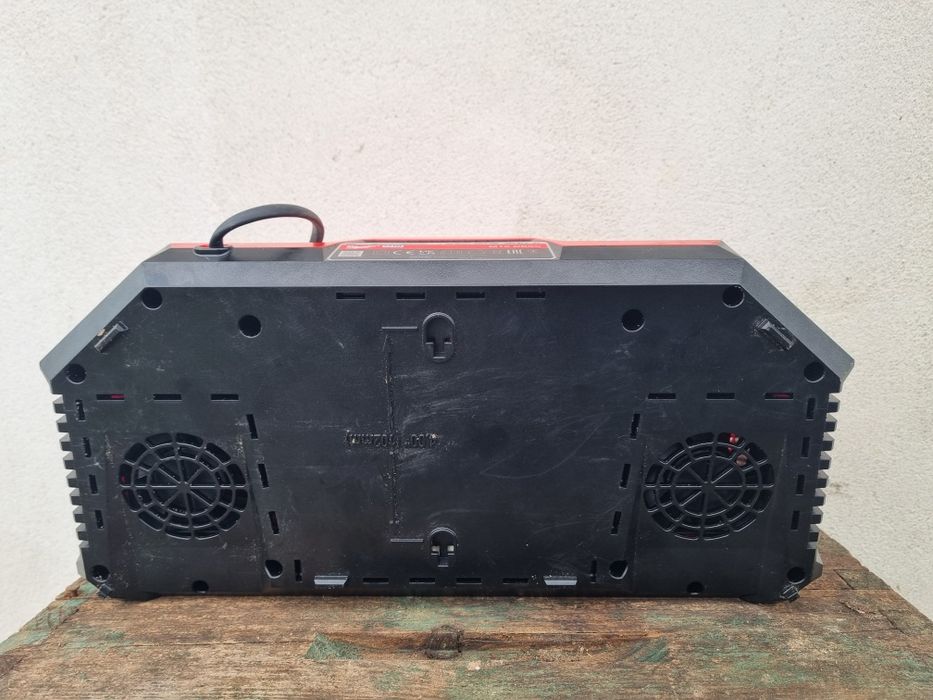 Incarcator milwaukee supercharger dbsc , baterie 8 amperi  forge