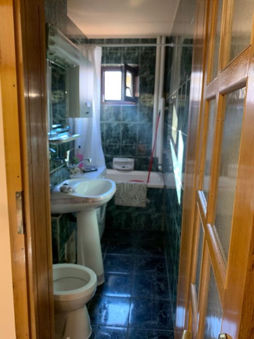 Vind apartament ln lugoj semi decomandat aranjat