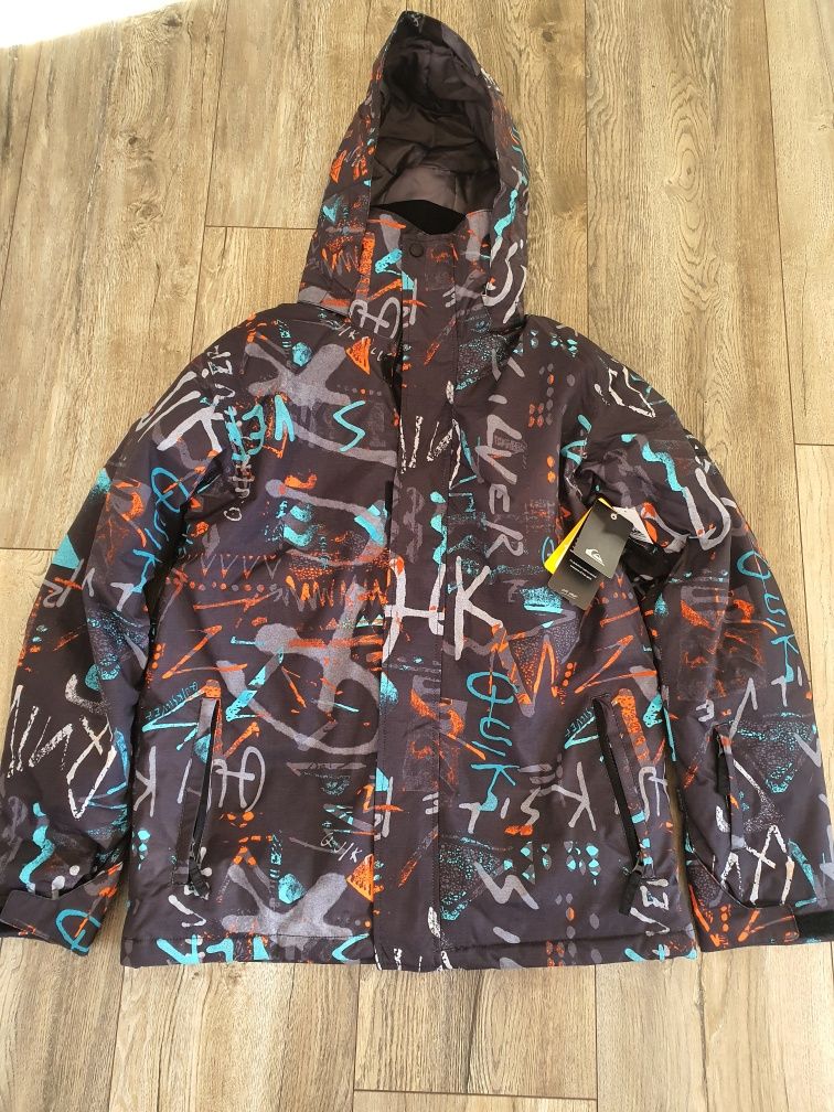 Ново с етикет! Ski/Snowboard Jacket Quiksilver M, 10K Dryflight