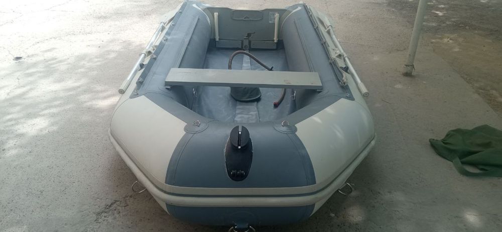 Продам лодку Badger 330 с электромотором и аккумулятором к нему