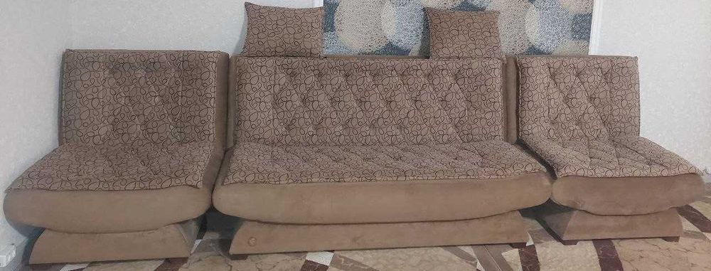 Продаются диван и два кресла