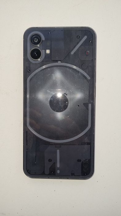 Nothing Phone 1 со сломанной верхней платой