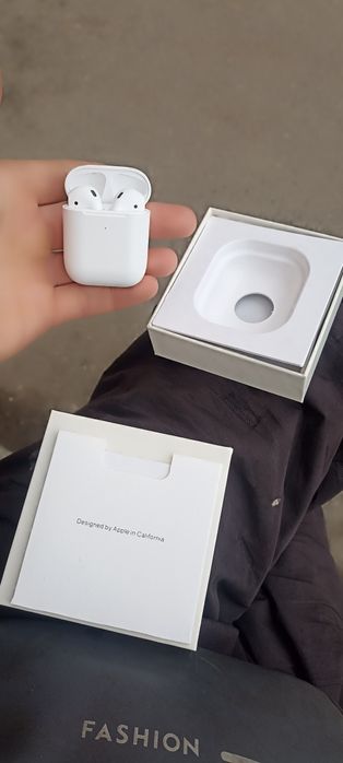 AirPods 2 серии.