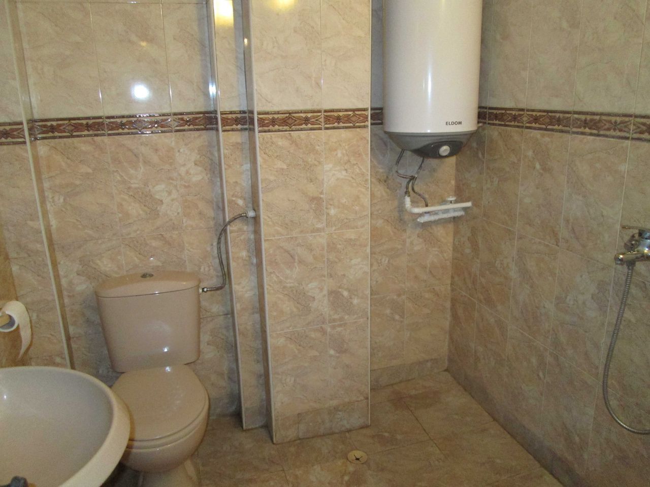 Дава се под наем Тристаен апартамент в Видин, Център - 120 кв.м за 280.5 € - Снимка #14