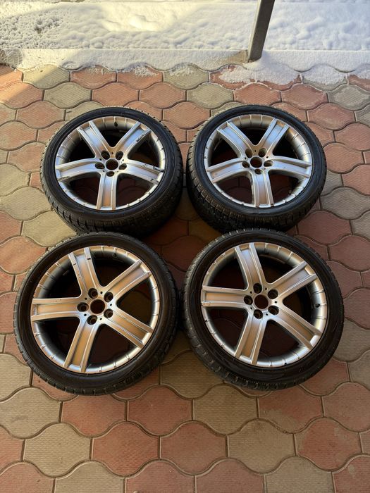 Продам диски с зимними шинами R20