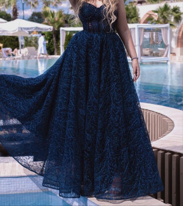 Бална рокля неописуемо красива