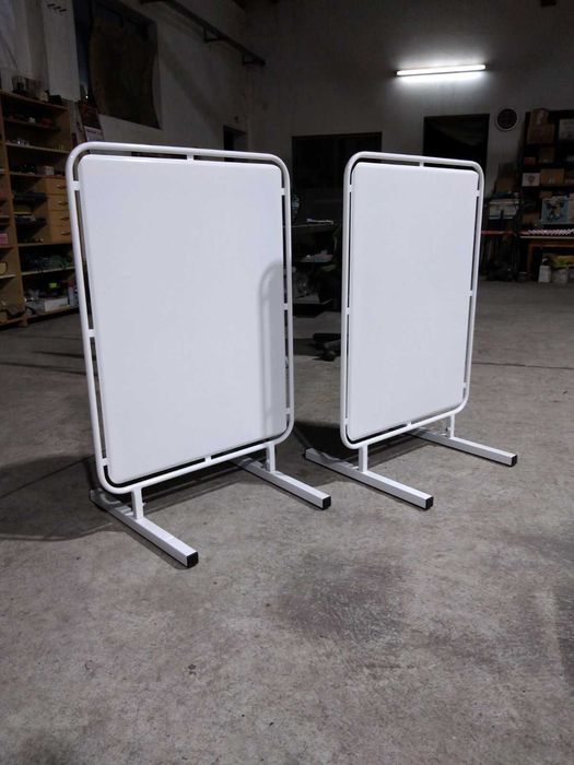 Метална табела тротоарна