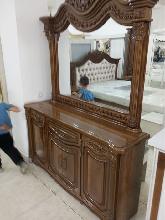 Mebil  sotiladi 1 yil boldi olinganiga holati yahshi