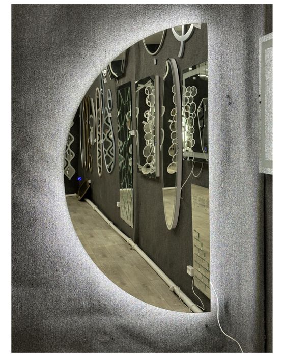 Продам настенное зеркало. Новое