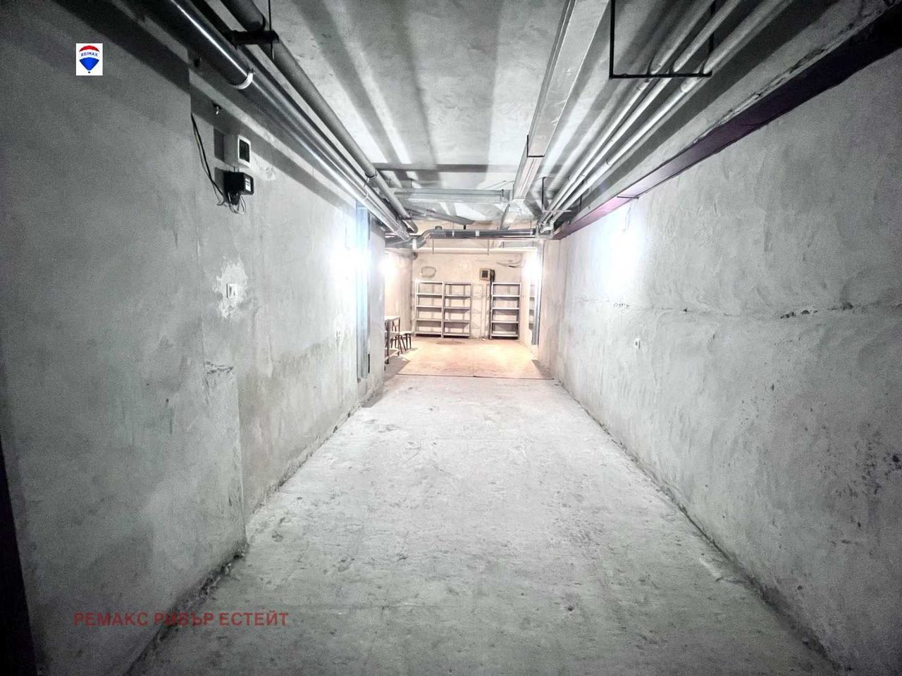 Дава се под наем Гараж / Паркомясто в Русе, Ялта - 38 кв.м за 102 € - Снимка #2