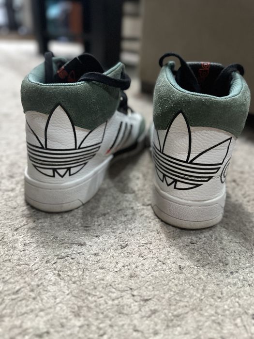 Крассовки Адидас оригинал,