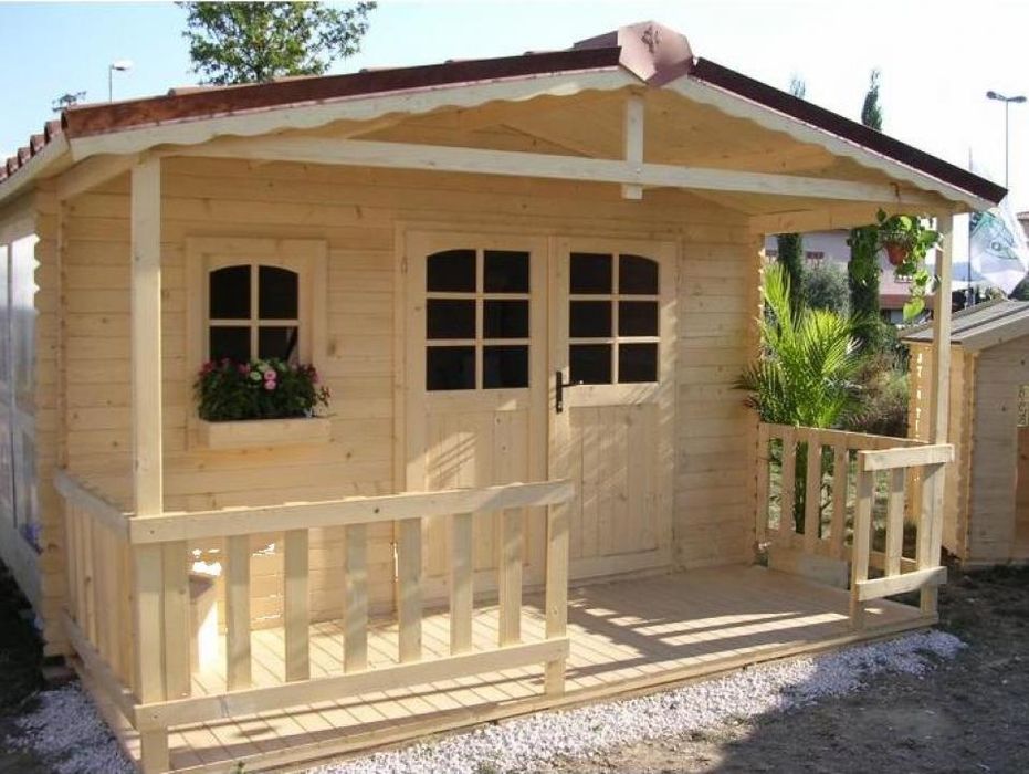 Vând și construiesc căsuțe din lemn
