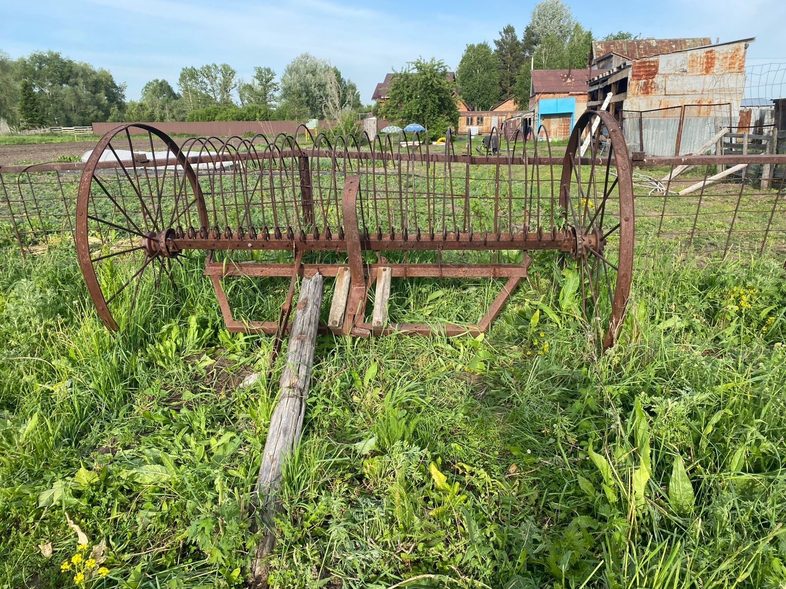Продаю грабли и сенокоску конную.