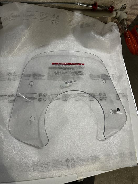 Оригинален визьор за Vespa GTS, прозрачен, малък