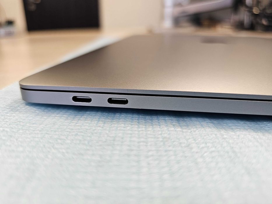 MacBook Pro Retina i9/32GB Ram/512 SSD/ RadeonPro 560X 4GB A1990 2019