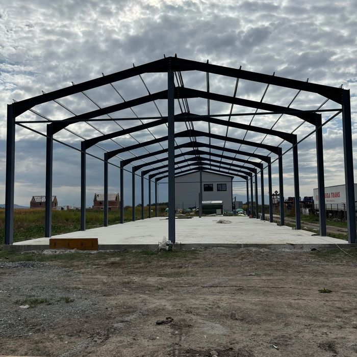 Vand panouri sandwich toate dimensiunile și strusturi metalice fara av