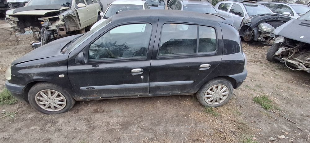 Dezmembrez Renault clio 1,2 benzină zabrani județul Arad