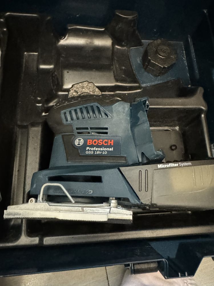 Slefuitor Bosch 18v GSS 18V-10 corp cu lada accesorii