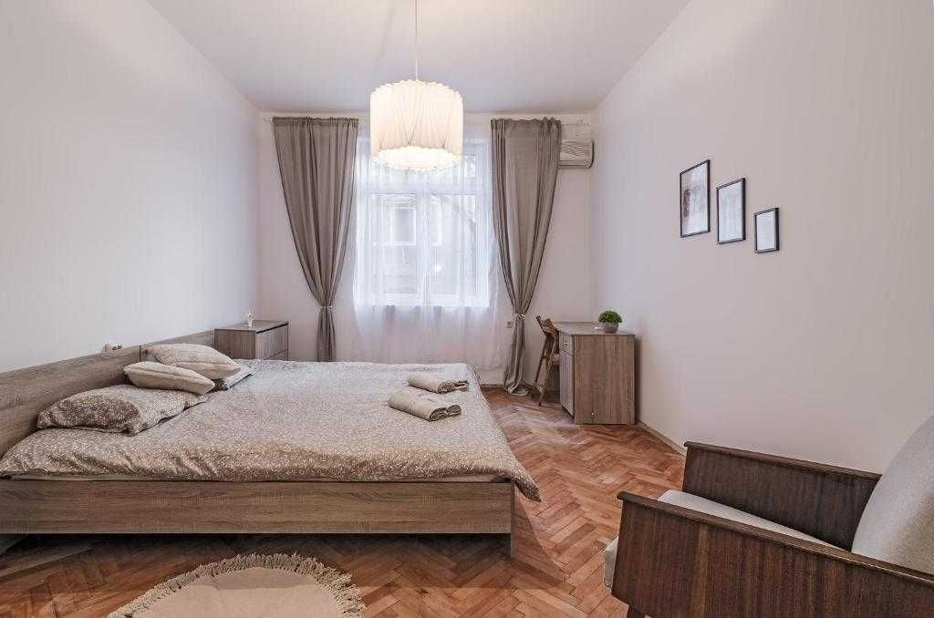 Дава се под наем Четиристаен апартамент в Варна, Автогара - 100 кв.м за 765 € - Снимка #2