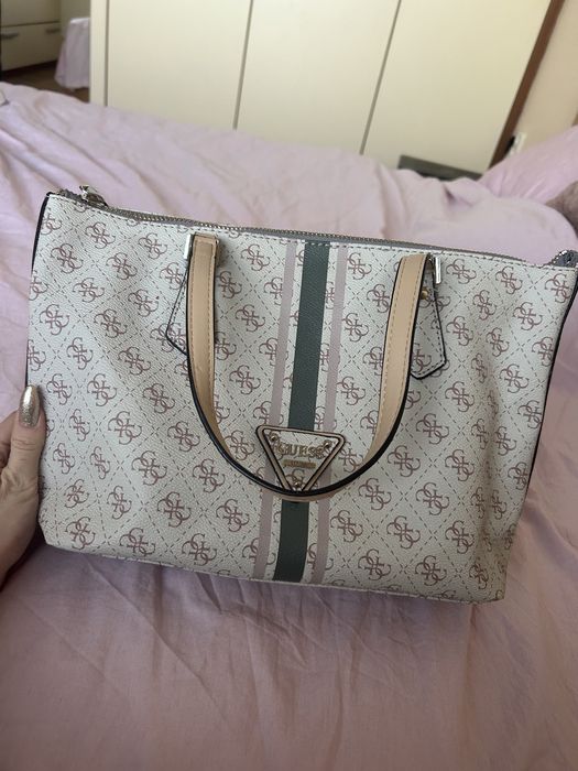 Дамска чанта guess